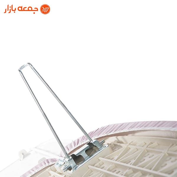 میز اتو نشسته
