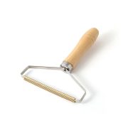 پرزگیر لباس دسته چوبی